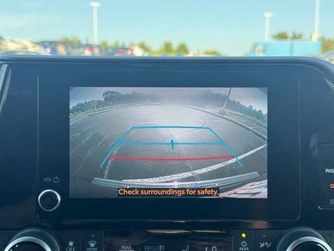 Used 2023 Toyota Highlander XLE FWD image 26