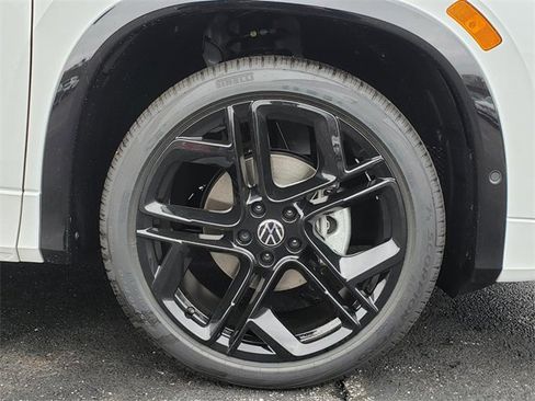 New 2026 Volkswagen Tiguan SE R-Line image 12