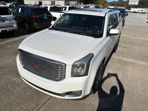 Used 2016 GMC Yukon XL Denali w/ Open Road Package image 12