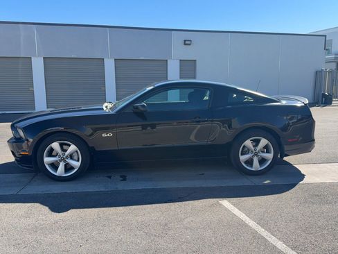 Used 2013 Ford Mustang GT image 3