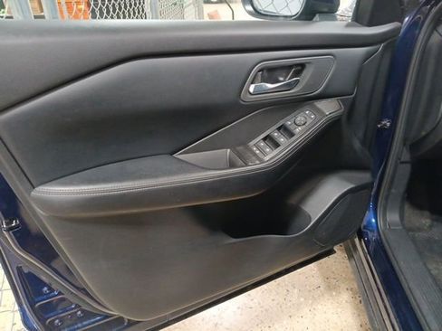 Used 2025 Nissan Rogue SV image 10