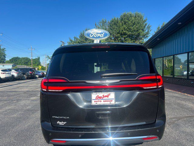 Used 2023 Chrysler Pacifica Touring-L FWD image 7