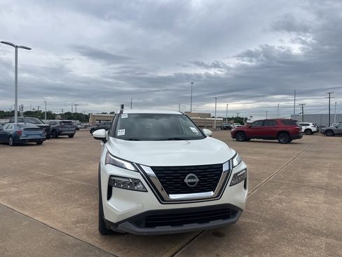 Certified 2023 Nissan Rogue SV FWD image 3
