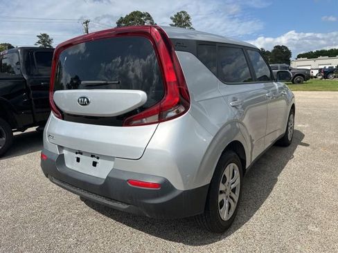 Used 2021 Kia Soul LX image 3