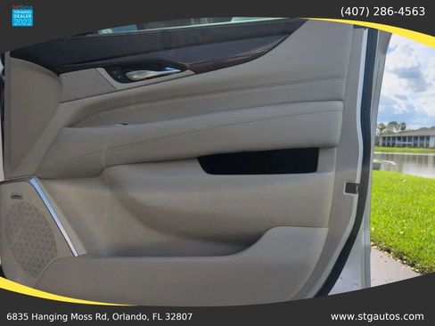 Used 2018 Cadillac Escalade Premium Luxury AWD/4WD image 27