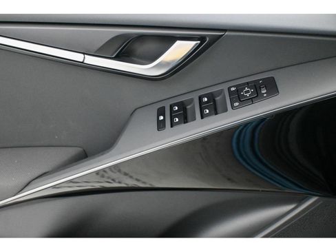 New 2026 Kia Niro EX FWD image 14
