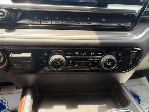 Used 2025 Chevrolet Silverado 1500 High Country AWD/4WD image 23