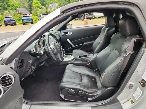 Used 2006 Nissan 350Z Touring RWD image 16