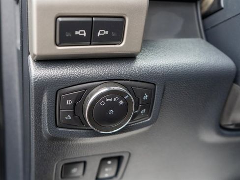 Used 2022 Ford F250 Lariat w/ Black Appearance Package image 21