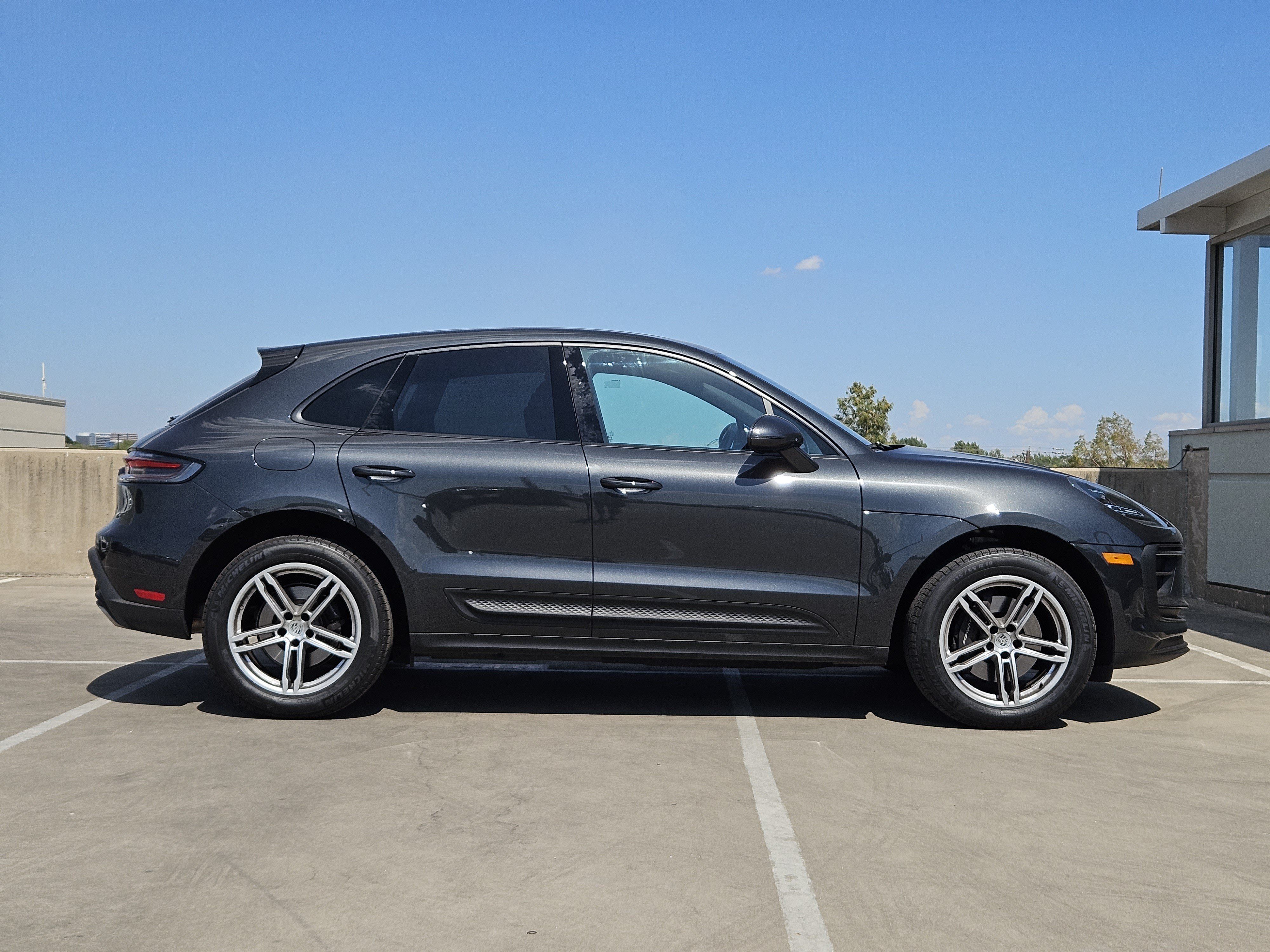 Certified 2026 Porsche Macan AWD/4WD image 9