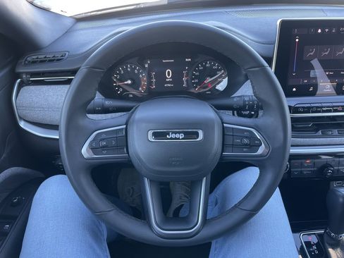 Used 2024 Jeep Compass Latitude image 21