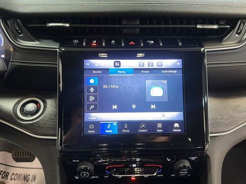 Used 2022 Jeep Grand Cherokee L Limited w/ Black Appearance Package image 20