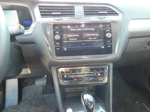 Used 2022 Volkswagen Tiguan SE image 13