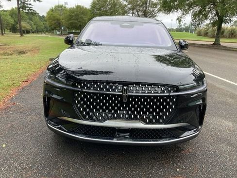 Used 2025 Lincoln Nautilus Premier w/ Equipment Group 102A image 8