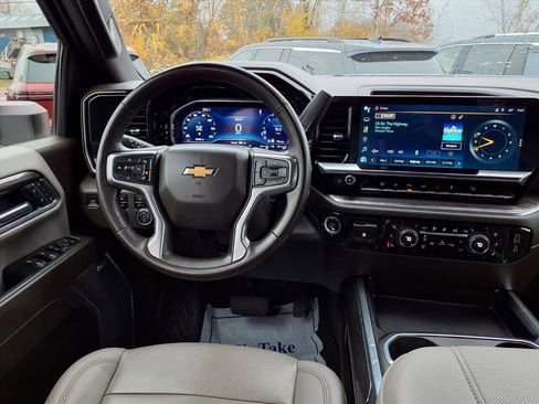 Used 2024 Chevrolet Silverado 2500 LTZ w/ LTZ Convenience Package image 8