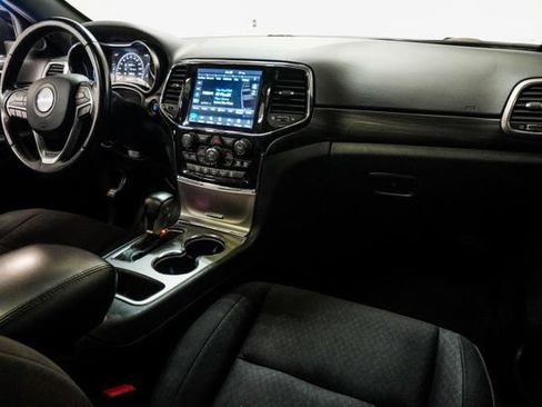 Used 2022 Jeep Grand Cherokee Laredo E w/ Security & Convenience Group RWD image 11