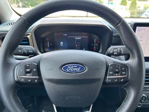 Used 2025 Ford Maverick Lobo AWD/4WD image 32