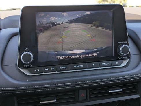 Used 2023 Nissan Rogue SV image 23