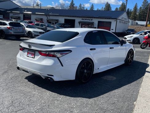 Used 2018 Toyota Camry SE image 5