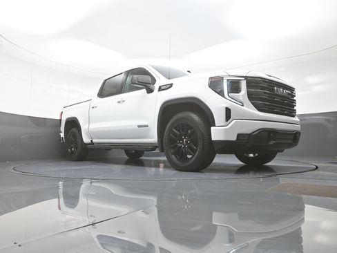 Used 2025 GMC Sierra 1500 Elevation w/ Preferred Package image 9