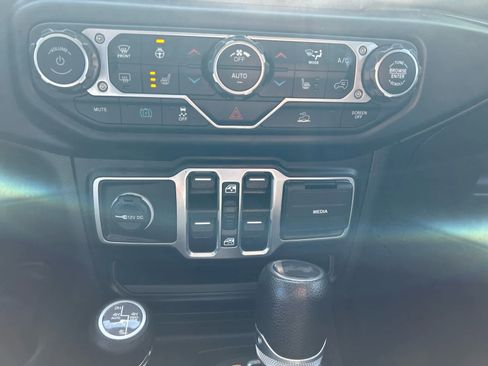 Used 2023 Jeep Wrangler Unlimited w/ Cold Weather Group image 28