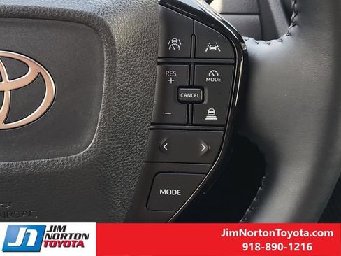 Used 2024 Toyota Prius XLE FWD image 29