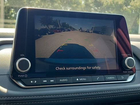 Certified 2025 Nissan Rogue SV FWD image 28