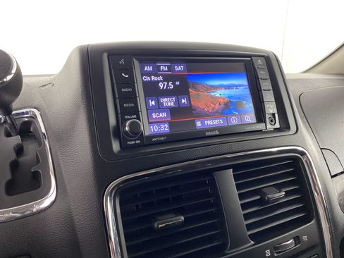Used 2019 Dodge Grand Caravan SE w/ UConnect Hands-Free Group FWD image 27
