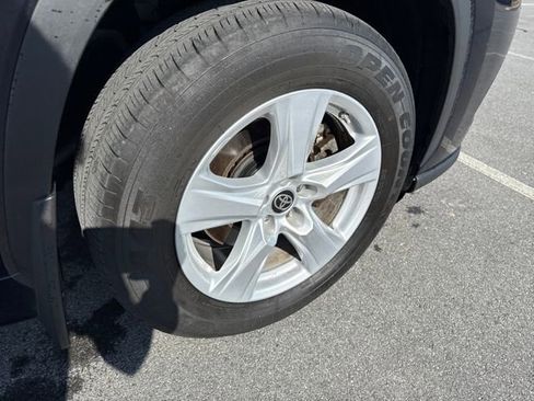 Used 2023 Toyota Highlander LE image 11