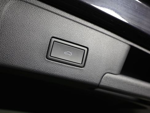 Used 2021 Volkswagen Atlas Cross Sport SEL R-Line w/ Cross Sport MDO Package image 18