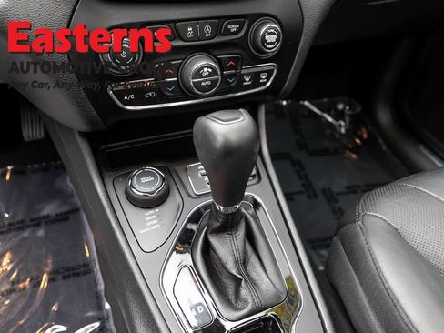 Used 2021 Jeep Cherokee Limited w/ Mopar Interior Package AWD/4WD image 13