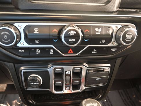 Used 2022 Jeep Wrangler Unlimited Sport AWD/4WD image 14