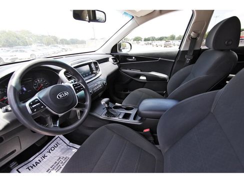 Used 2020 Kia Sorento L FWD image 32