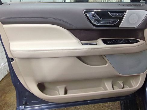 Certified 2023 Lincoln Navigator Reserve image 12