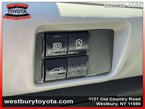 Used 2023 Toyota Highlander XLE AWD/4WD image 23