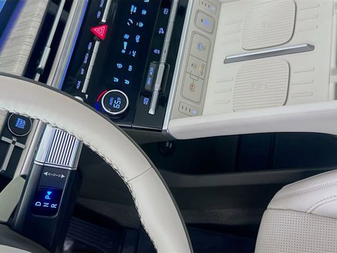 Certified 2025 Hyundai Santa Fe Calligraphy image 17