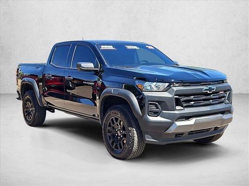 Used 2025 Chevrolet Colorado Trail Boss AWD/4WD image 3
