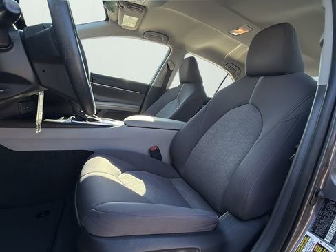 Used 2022 Toyota Camry LE image 9