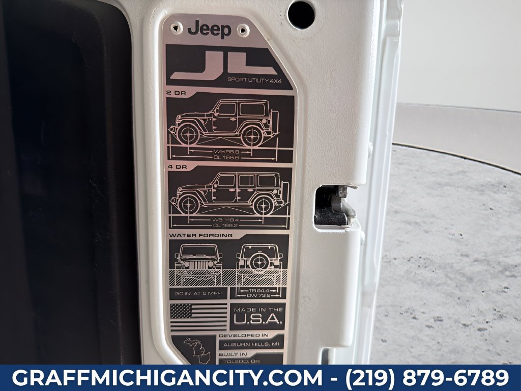 Used 2018 Jeep Wrangler Unlimited Sahara AWD/4WD image 37