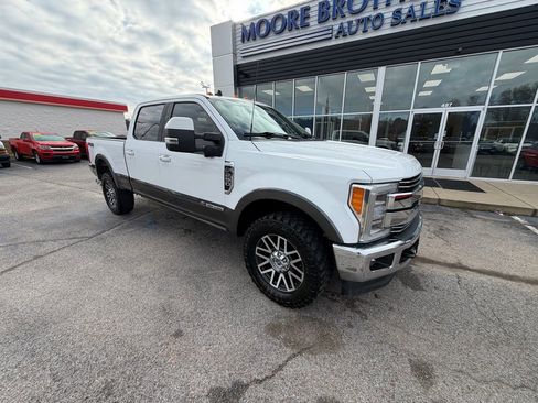 Used 2019 Ford F250 Lariat w/ Lariat Ultimate Package image 2