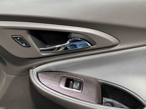 Used 2020 Chevrolet Malibu LT FWD image 12
