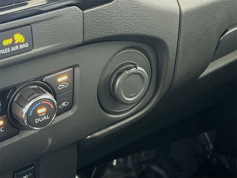 Used 2024 Nissan Frontier SL w/ Technology Package image 30
