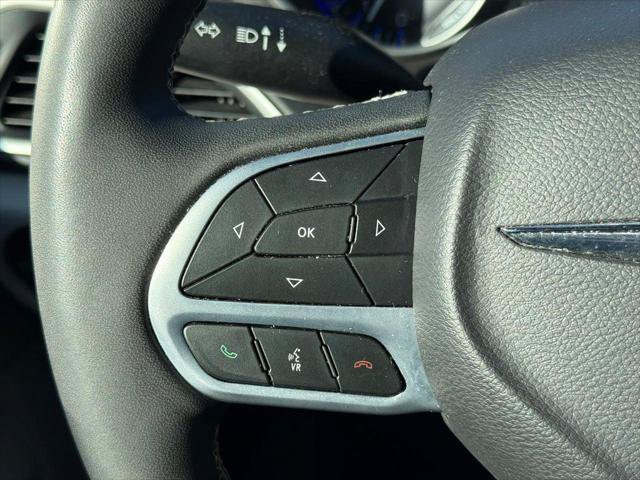 Certified 2024 Chrysler Pacifica Touring-L FWD image 15