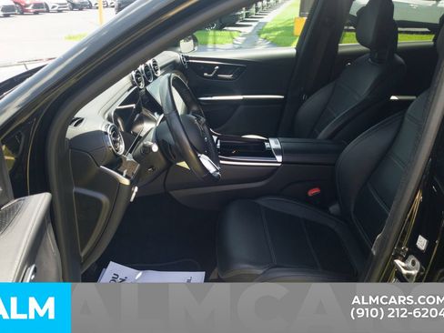 Used 2024 Mercedes-Benz GLC 300 4MATIC image 17