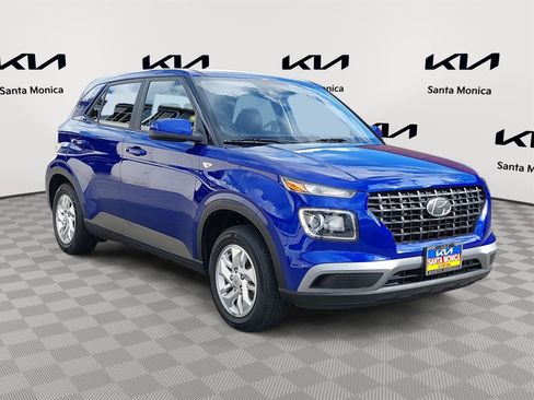Used 2022 Hyundai Venue SE image 3