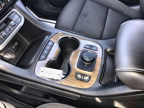 Used 2023 GMC Acadia SLE w/ Driver Convenience Package image 20