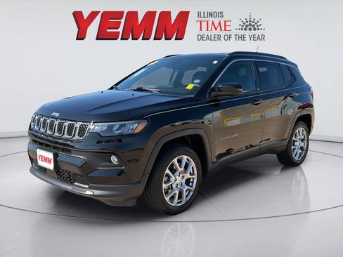 Used 2023 Jeep Compass Latitude AWD/4WD image 4