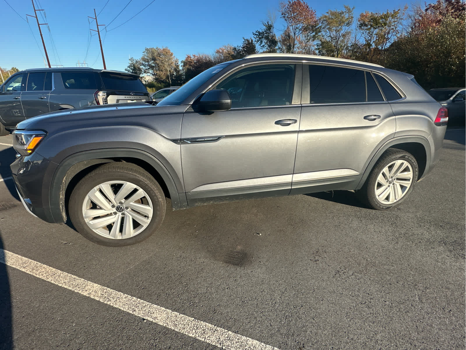 Used 2021 Volkswagen Atlas Cross Sport SE AWD/4WD image 3