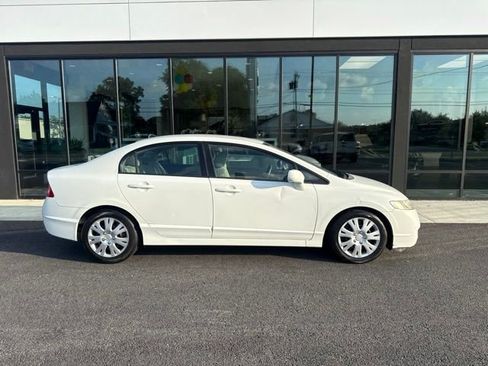 Used 2011 Honda Civic LX image 2