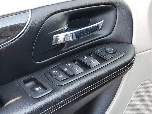 Used 2011 Chrysler Town & Country Touring image 22